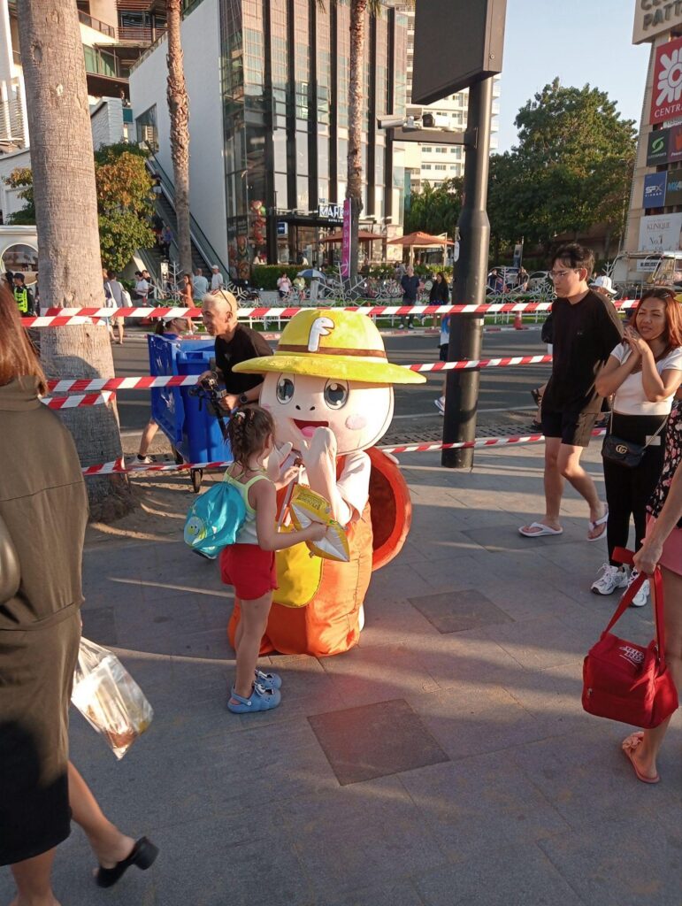 ผู้เข้าร่วมหมื่นคน พัทยา ชายหาด แข่งขัน ว่ายน้ำ บิกินี ปี 2025