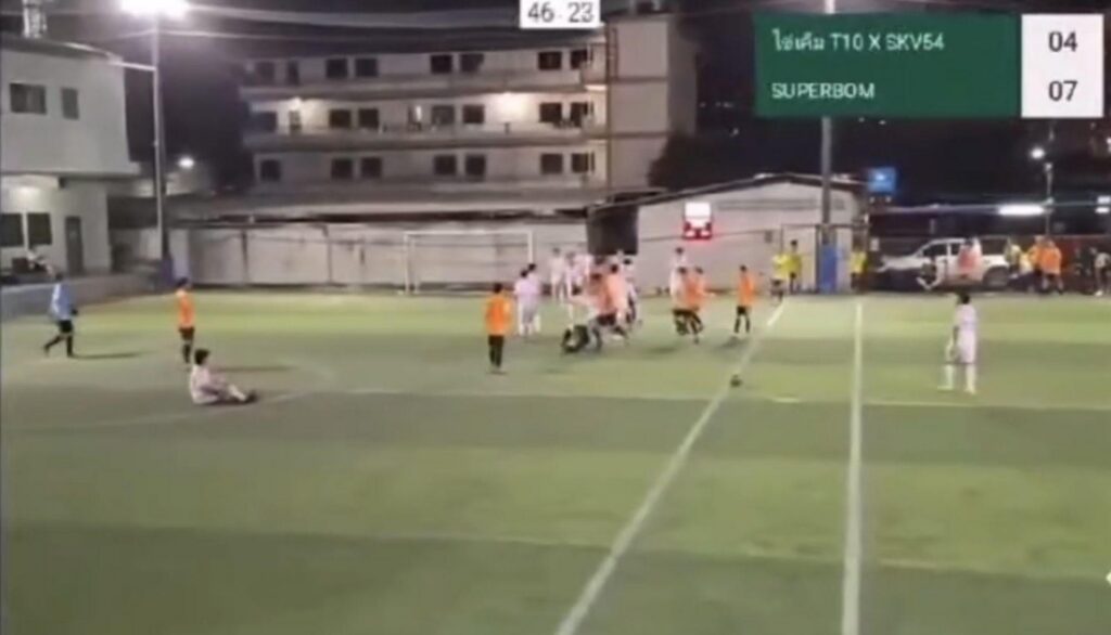 ทะเลาะกันครั้งใหญ่หลังแข่งขันฟุตบอลสมัครเล่นพัทยา